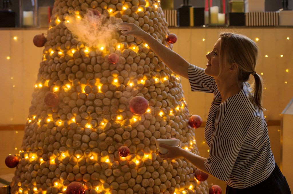 Snowball Dough Ball Christmas tree! - First News Live! - First News Live!