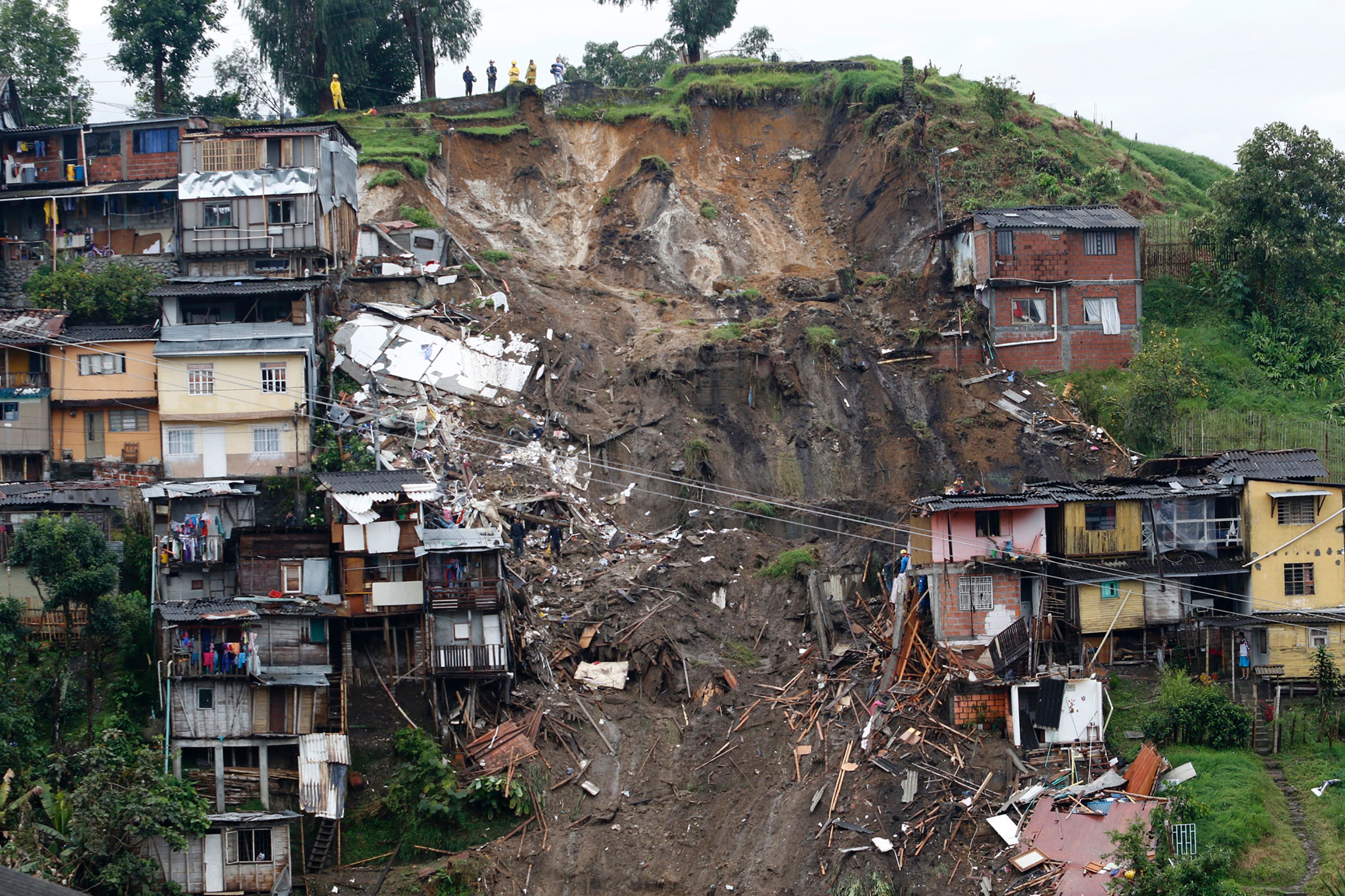 Обвальные землетрясения. Сальвадор 2001 оползень. Оползень Венесуэла 1999. Город Манисалес в Колумбии.